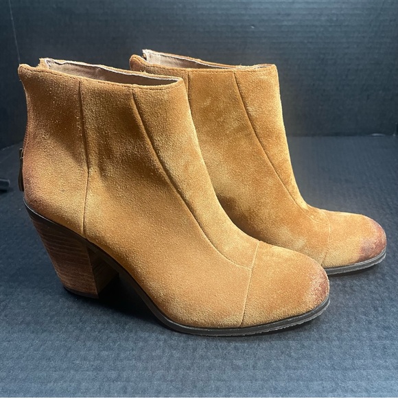 Vince Camuto Light Brown distressed suede booties 5.5M 3” heels PRICE VERY FIRM! - Picture 3 of 14